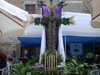 ASÍ QUEDÓ NUESTRA CRUZ DE MAYO