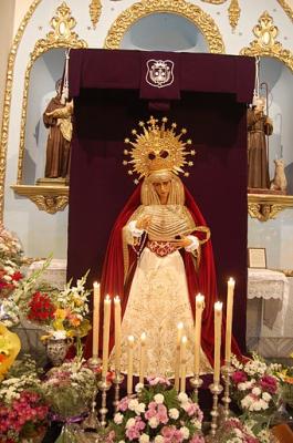 MARÍA SANTÍSIMA DE LA AMARGURA LUCIÓ BELLÍSIMA EN SU OFRENDA FLORAL